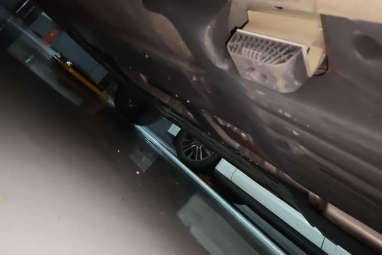 Used Volvo XC90 2018 T6 Prestige 7-Seater Chassis Rear Left