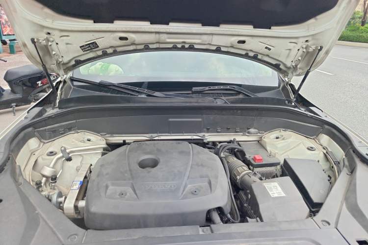 Used Volvo XC90 2018 T6 Zhiyi Edition 7-Seater Engine Bay