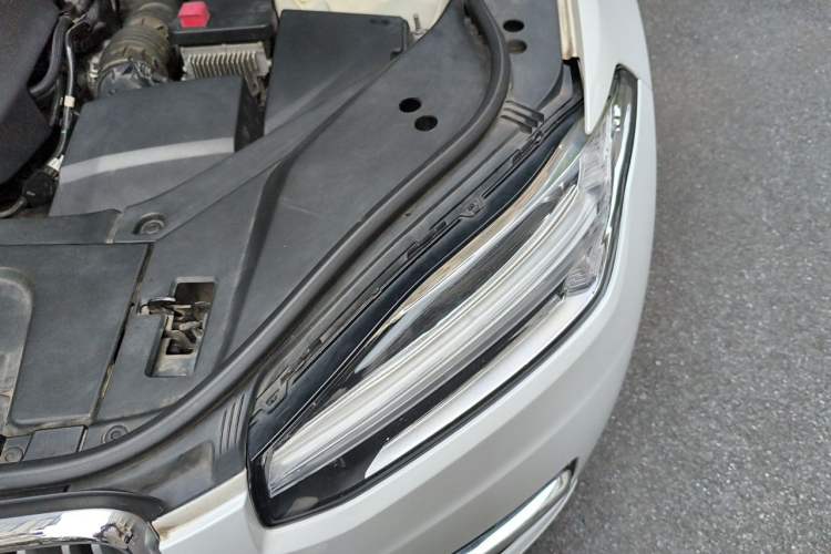 Used Volvo XC90 2018 T6 Zhiyi Edition 7-Seater Engine Bay Left