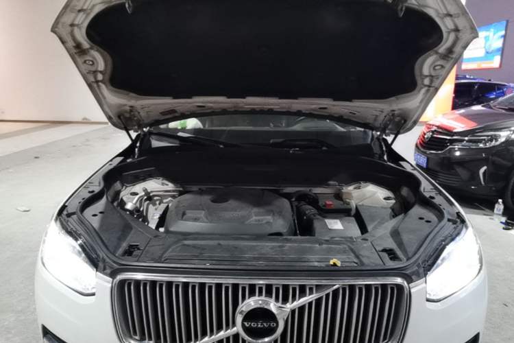 Used Volvo XC90 2018 T6 Zhiyi Edition 7-Seater Engine Bay