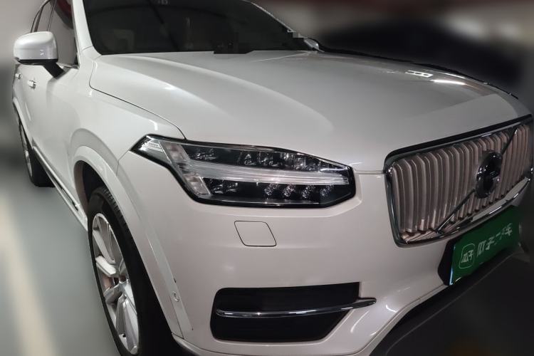 Used Volvo XC90 2018 T6 Prestige 7-Seater Front Right 45 Deg