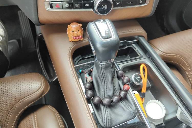 Used Volvo XC90 2018 T6 Prestige 7-Seater Gear Lever