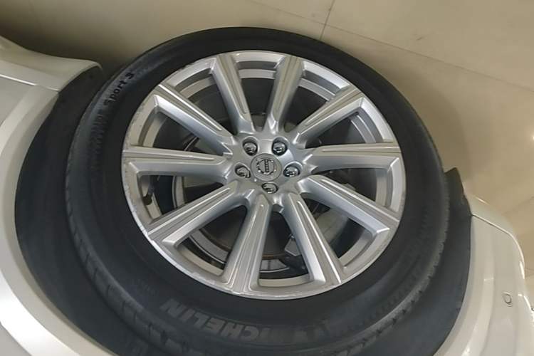 Used Volvo XC90 2018 T6 Zhiya Edition 7-seater Left Front Wheel Hub