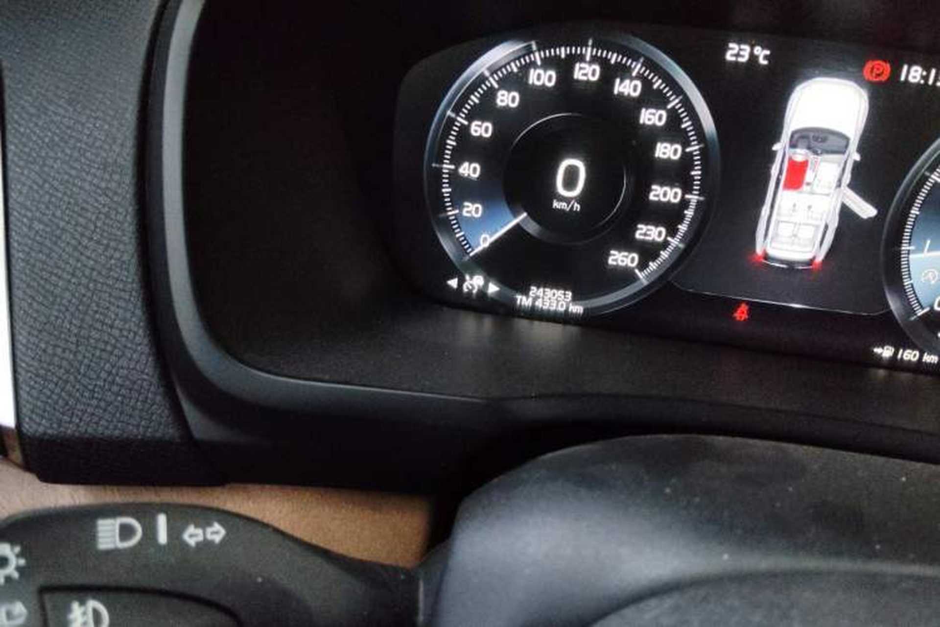 Used Volvo XC90 2018 T6 Zhiyi Edition 7-Seater Odometer Close Up