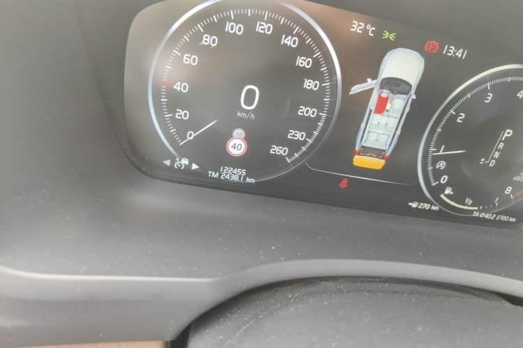 Used Volvo XC90 2018 T6 Prestige 7-Seater Odometer Close Up