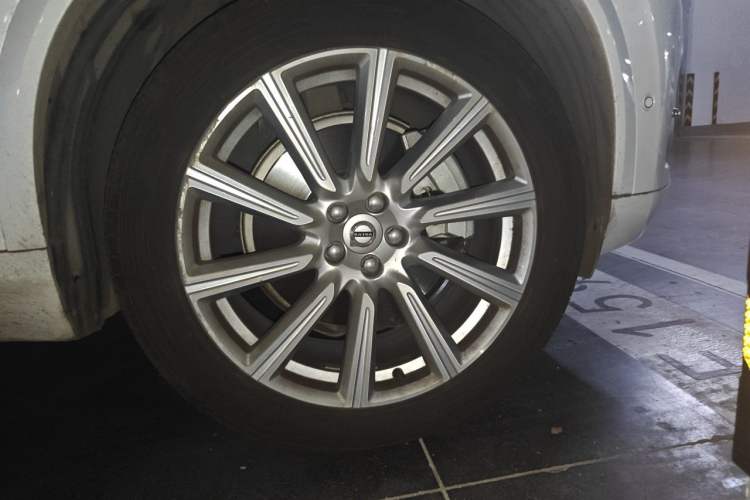 Used Volvo XC90 2018 T6 Zhiya Edition 7-seater Right Front Wheel Hub