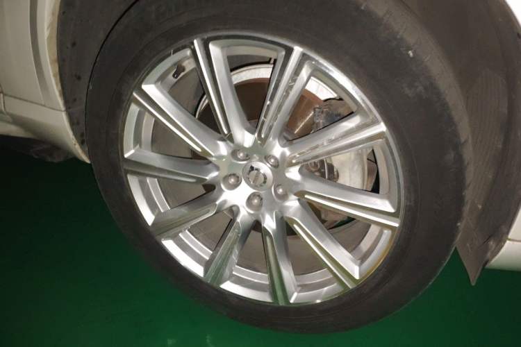 Used Volvo XC90 2018 T6 Zhiya Edition 7-seater Right Front Wheel Hub