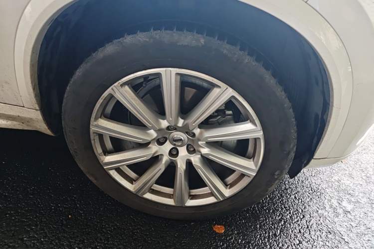 Used Volvo XC90 2018 T6 Zhiyi Edition 7-Seater Right Front Wheel Hub