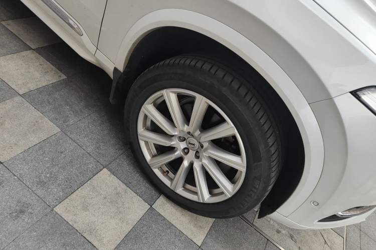 Used Volvo XC90 2018 T6 Prestige 7-Seater Right Front Wheel Hub