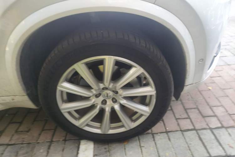 Used Volvo XC90 2018 T6 Zhiya Edition 7-seater Right Front Wheel Hub
