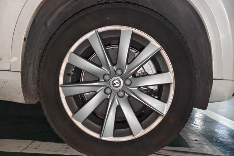 Used Volvo XC90 2018 T6 Zhiyi Edition 7-Seater Right Front Wheel Hub