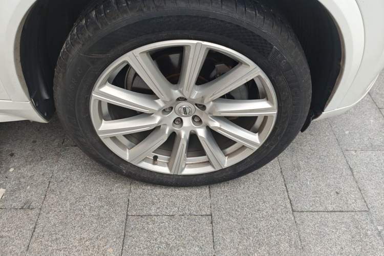 Used Volvo XC90 2018 T6 Zhiyi Edition 7-Seater Right Front Wheel Hub