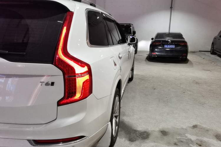 Used Volvo XC90 2018 T6 Zhiyi Edition 7-Seater Right Rear Taillight
