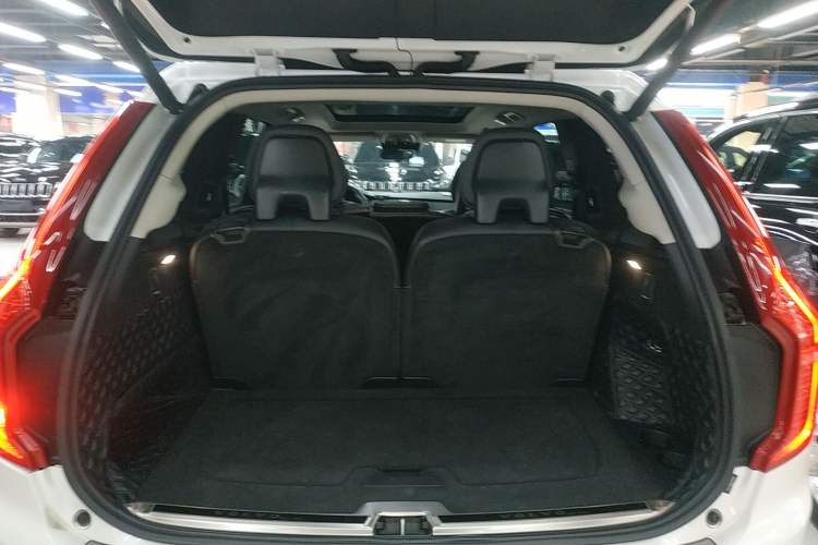 Used Volvo XC90 2018 T6 Zhiya Edition 7-seater Trunk