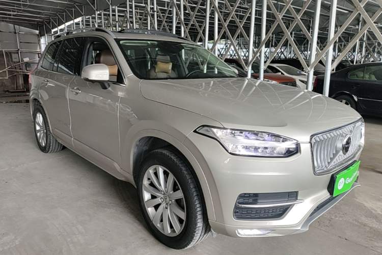 Used Volvo XC90 2018 T6 Zhiyi Edition 7-Seater Front Right 45 Deg