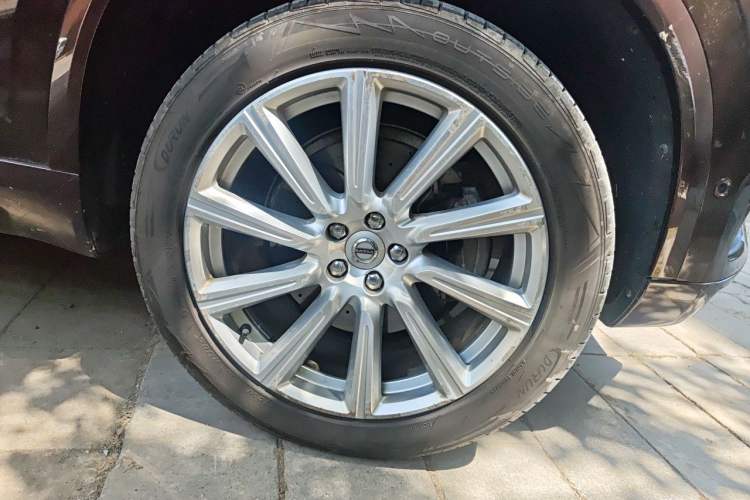 Used Volvo XC90 2018 T6 Zhiya Edition 7-seater Right Front Wheel Hub