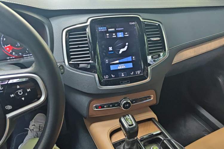 Used Volvo XC90 2019 T6 Luxury Edition 7-seater China V Standard Audio And AC Panel