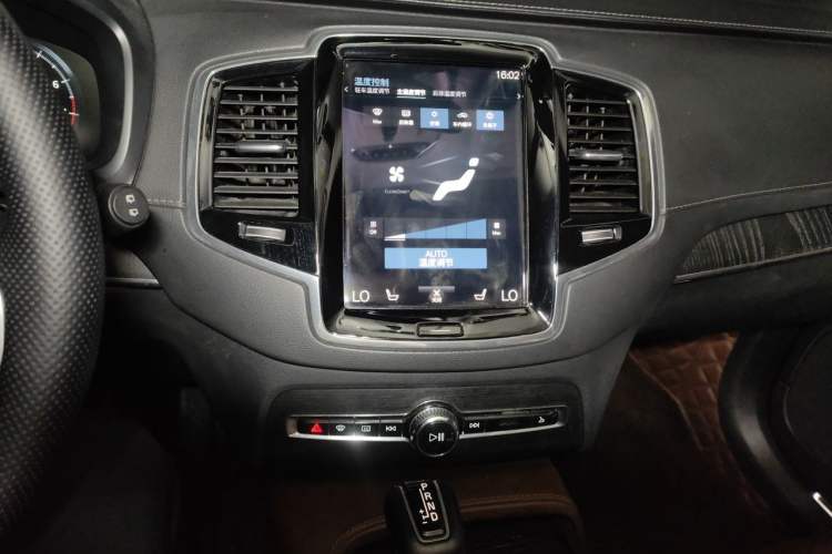 Used Volvo XC90 2019 T6 Zhiya Edition 7-Seater China VI Standard Audio And AC Panel