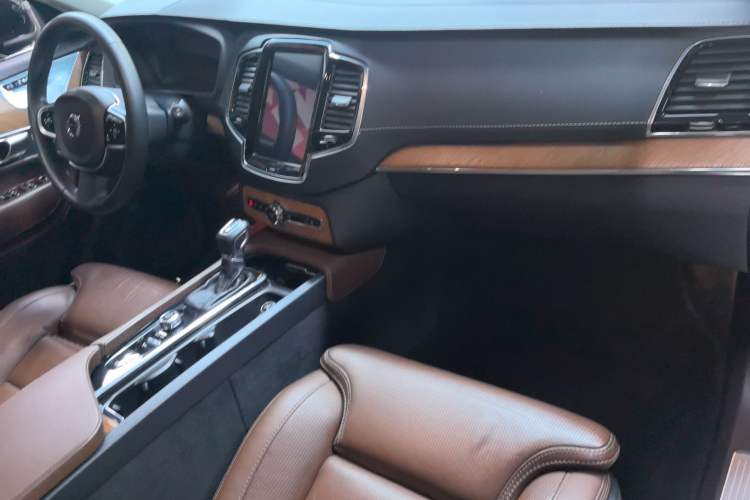 Used Volvo XC90 2019 T6 ZhiZun Edition 7-Seater China V Standard Audio And AC Panel