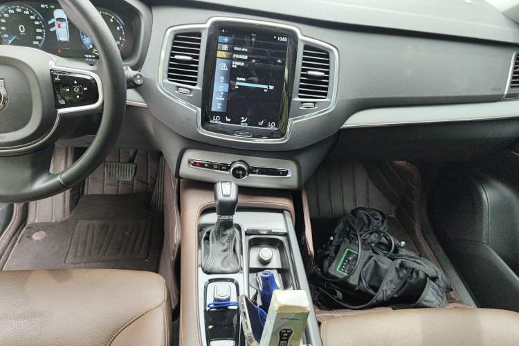 Used Volvo XC90 2019 T5 Zhiyi Edition 5-Seater China VI Standard Audio And AC Panel