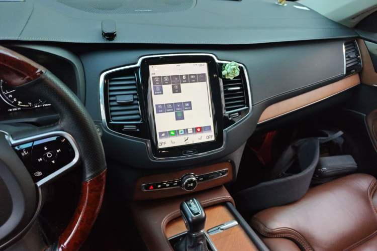 Used Volvo XC90 2019 T6 Zhiya Edition 7-Seater China VI Standard Audio And AC Panel