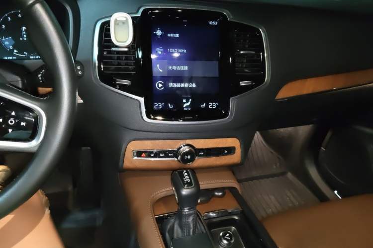 Used Volvo XC90 2019 T6 Zhiyi Edition 7-Seater China VI Standard Audio And AC Panel
