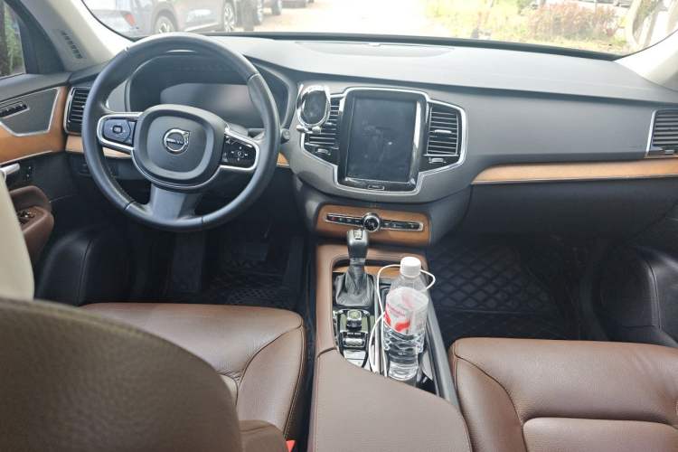 Used Volvo XC90 2019 T6 Zhiyi Edition 7-Seater China V Emission Standard Center Console