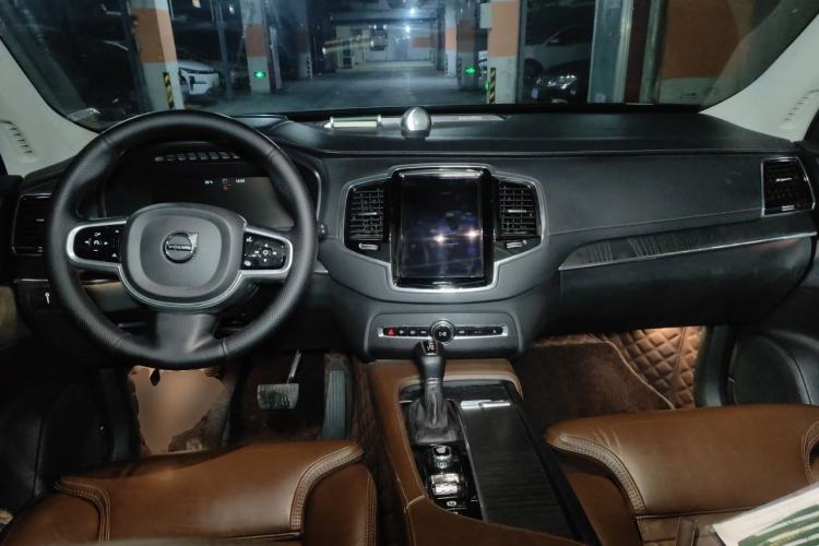 Used Volvo XC90 2019 T6 Zhiya Edition 7-Seater China VI Standard Center Console