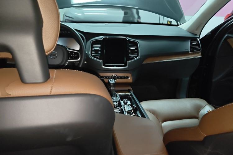Used Volvo XC90 2019 T6 Zhiyi Edition 7-Seater China VI Standard Center Console