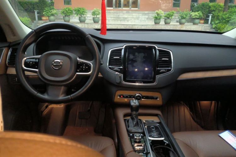 Used Volvo XC90 2019 T6 Zhiyi Edition 7-Seater China V Emission Standard Center Console