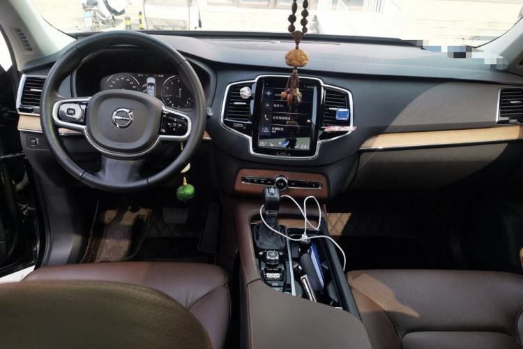 Used Volvo XC90 2019 T6 Zhiyi Edition 7-Seater China VI Standard Center Console