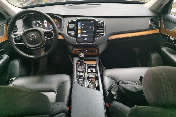 Used Volvo XC90 2019 T6 Zhiyi Edition 7-Seater China V Emission Standard Center Console