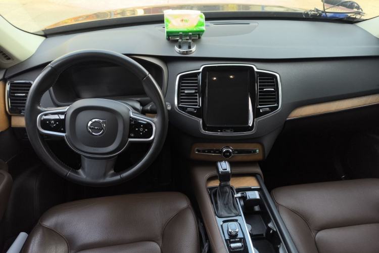 Used Volvo XC90 2019 T6 Zhiyi Edition 7-Seater China V Emission Standard Center Console