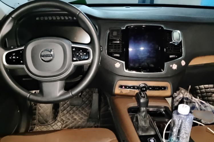 Used Volvo XC90 2019 T6 Zhiyi Edition 7-Seater China V Emission Standard Center Console
