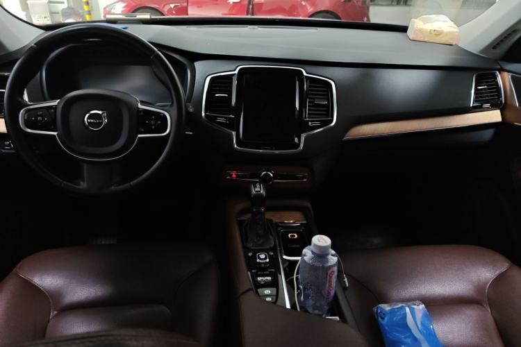 Used Volvo XC90 2019 T6 Zhiyi Edition 7-Seater China VI Standard Center Console