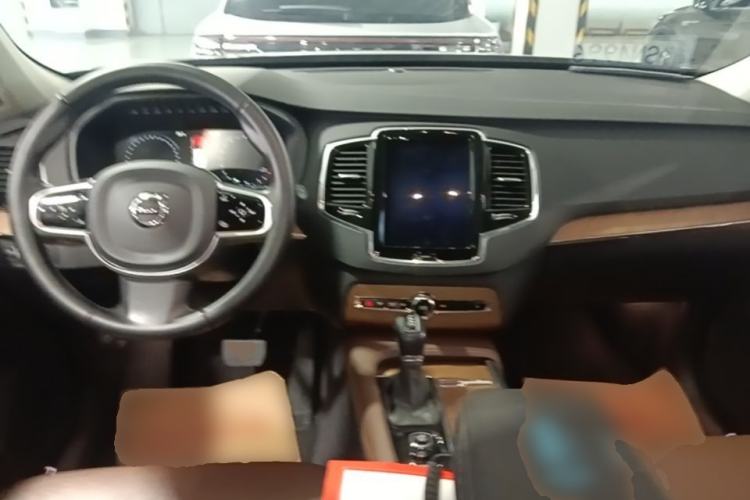 Used Volvo XC90 2019 T6 Zhiyi Edition 7-Seater China V Emission Standard Center Console