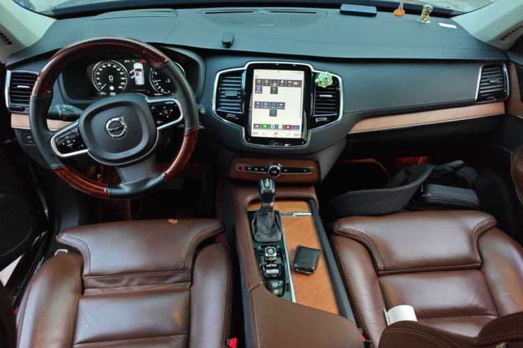Used Volvo XC90 2019 T6 Zhiya Edition 7-Seater China VI Standard Center Console