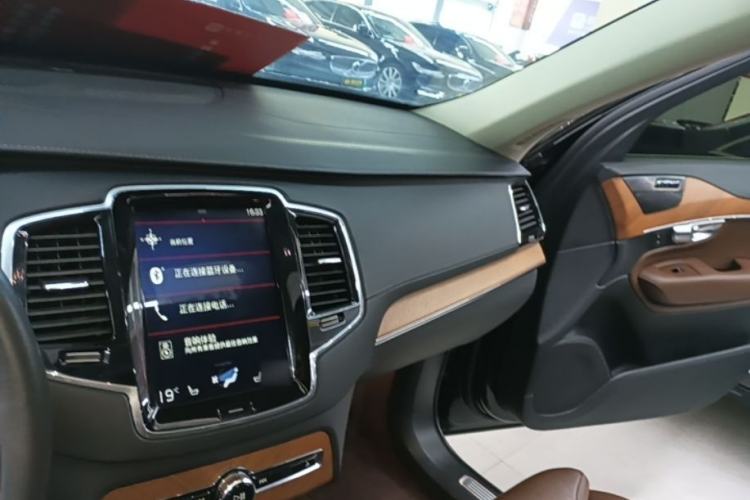 Used Volvo XC90 2019 T6 Zhiya Edition 7-Seater China VI Standard Center Console