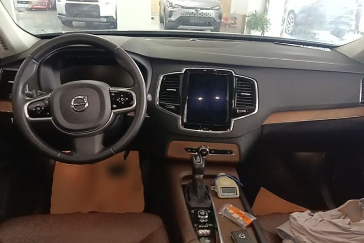 Used Volvo XC90 2019 T6 Zhiyi Edition 7-Seater China V Emission Standard Center Console