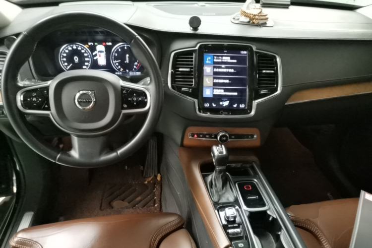 Used Volvo XC90 2019 T6 Zhiya Edition 7-Seater China VI Standard Center Console