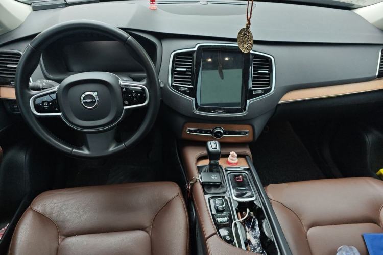 Used Volvo XC90 2019 T6 Zhiyi Edition 7-Seater China V Emission Standard Center Console