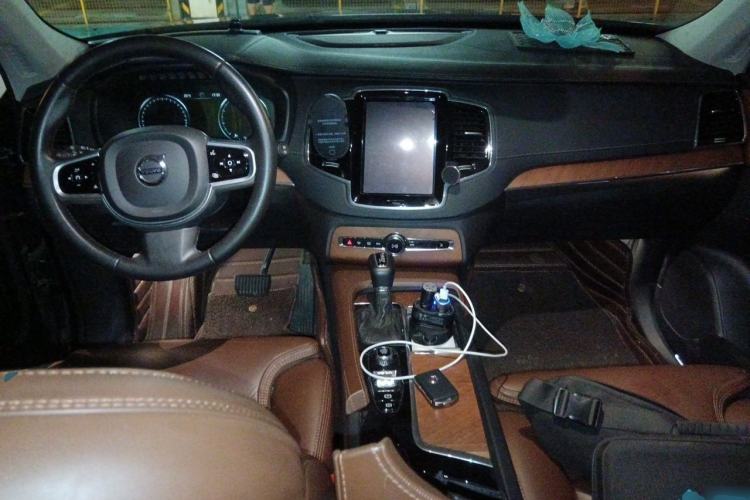 Used Volvo XC90 2019 T6 Zhiya Edition 7-Seater China VI Standard Center Console