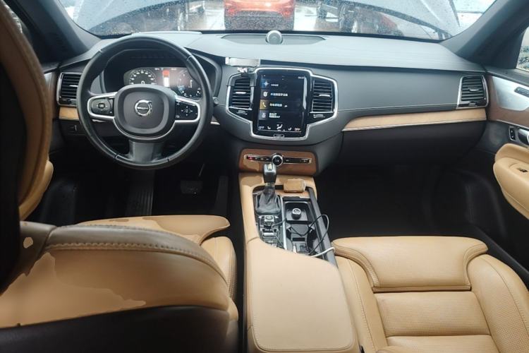 Used Volvo XC90 2019 T6 Prestige 7-Seater China VI Standard Center Console