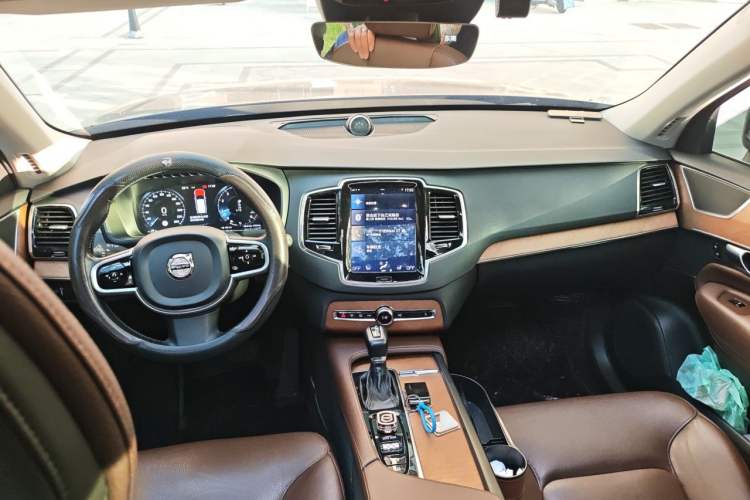Used Volvo XC90 2019 T6 Zhiyi Edition 7-Seater China V Emission Standard Center Console