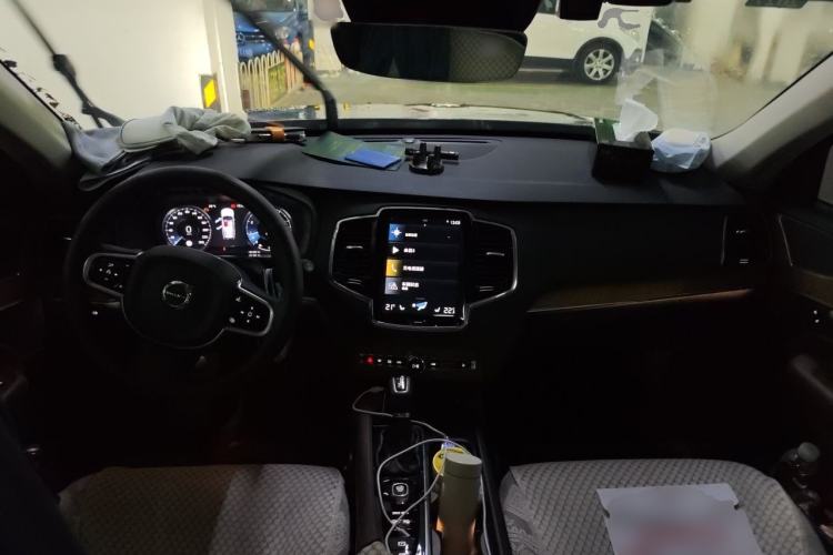 Used Volvo XC90 2019 T6 Zhiyi Edition 7-Seater China V Emission Standard Center Console