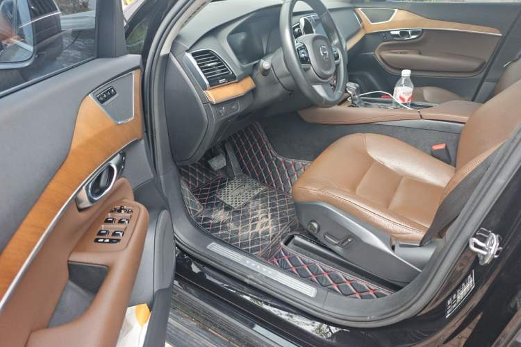 Used Volvo XC90 2019 T6 Zhiyi Edition 7-Seater China V Emission Standard Driver Seat