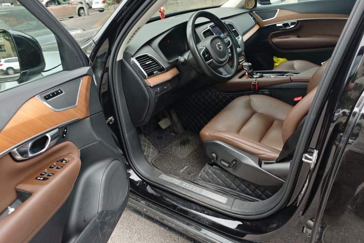 Used Volvo XC90 2019 T6 Zhiyi Edition 7-Seater China V Emission Standard Driver Seat