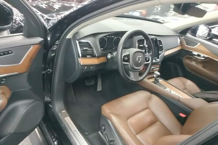 Used Volvo XC90 2019 T6 Zhiyi Edition 7-Seater China V Emission Standard Driver Seat
