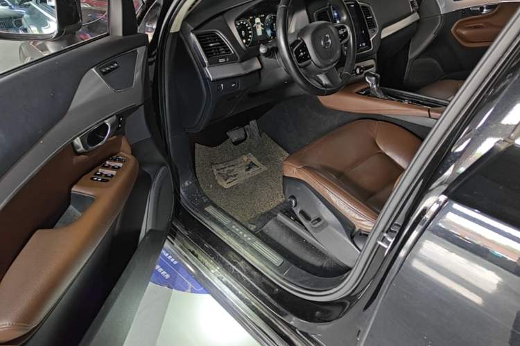 Used Volvo XC90 2019 T5 Zhiyi Edition 7-Seater China V Emission Standard Driver Seat