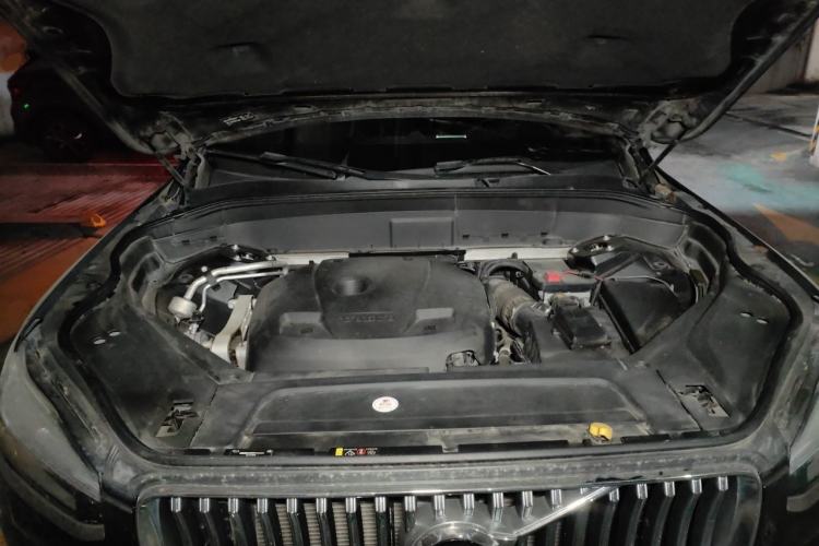 Used Volvo XC90 2019 T6 Zhiya Edition 7-Seater China VI Standard Engine Bay